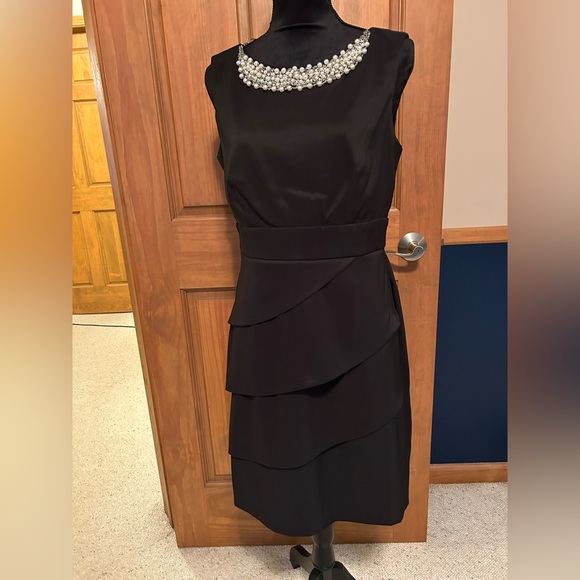 The Perfect Little Black Dress🖤 - Picture 1 of 9